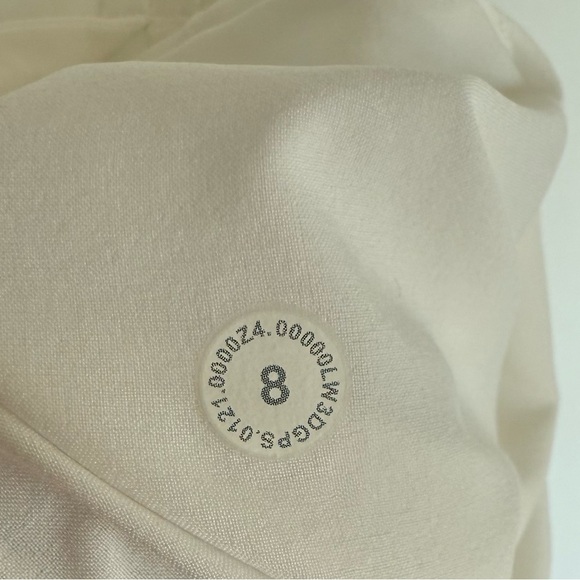 Lululemon In the Moment Shirt White Athleisure Casual Women’s Size 8 - Picture 10 of 16